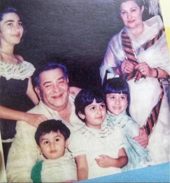 Raj Kapoor, Krishna Raj Kapoor, Karisma Kapoor, Kareena Kapoor Khan, Riddhima Kapoor Sahni and Ranbir Kapoor